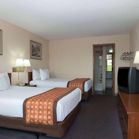 Days Inn By Wyndham Indianapolis East Post Road Exterior photo