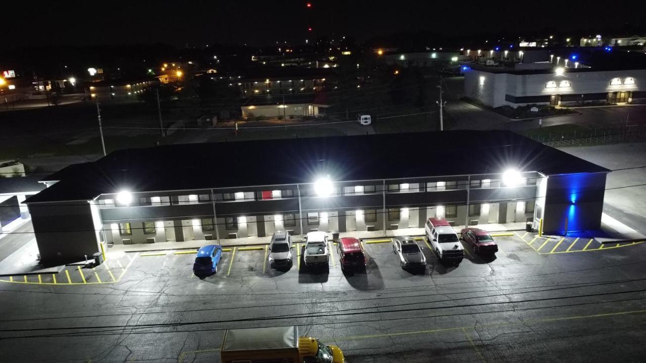 Days Inn By Wyndham Indianapolis East Post Road Exterior photo