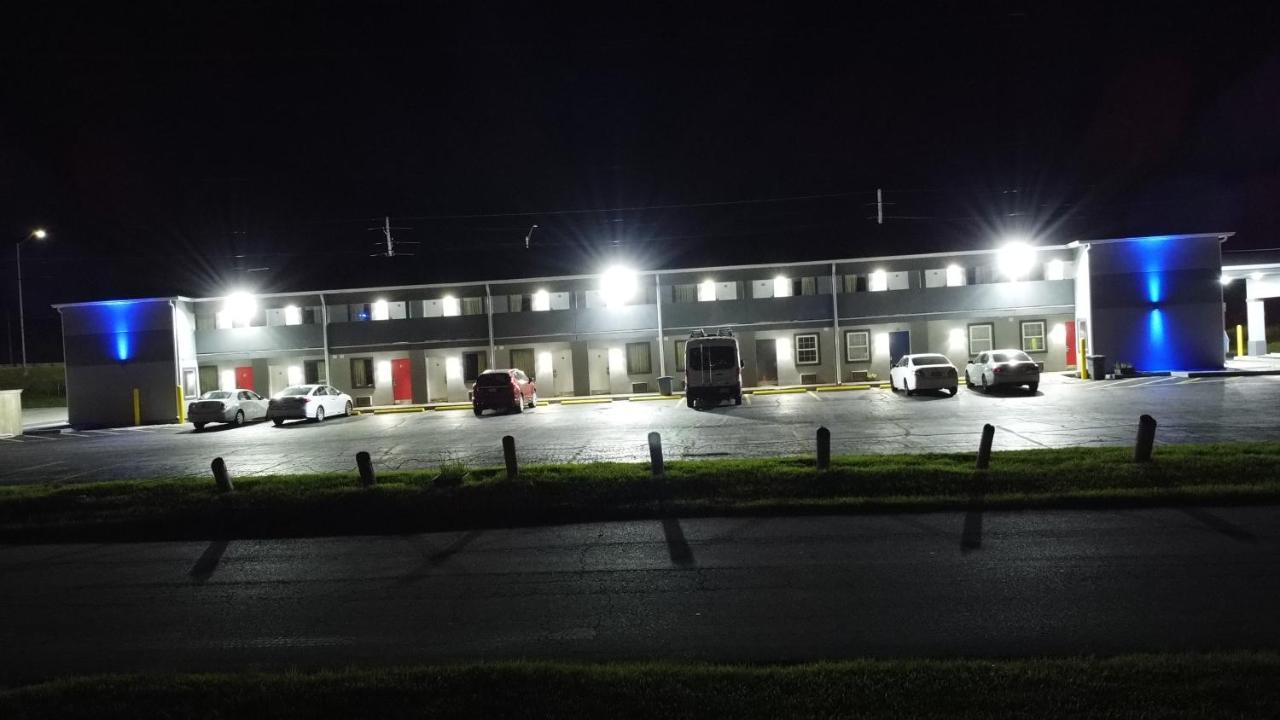 Days Inn By Wyndham Indianapolis East Post Road Exterior photo