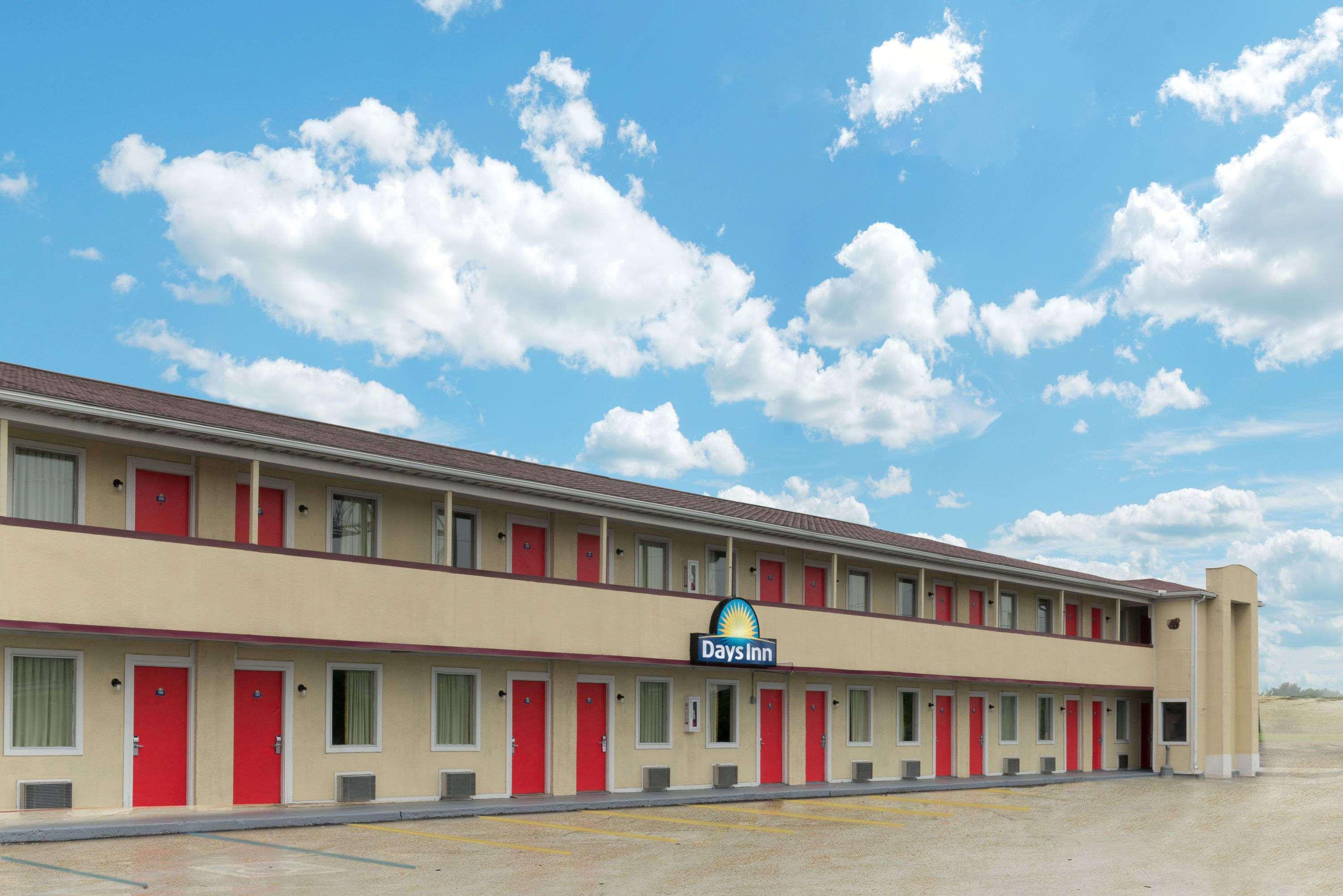 Days Inn By Wyndham Indianapolis East Post Road Exterior photo